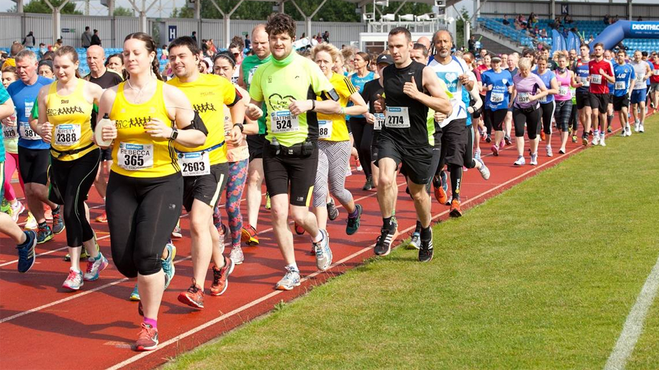 /images/2021/05/manchester-10k-runners.jpg