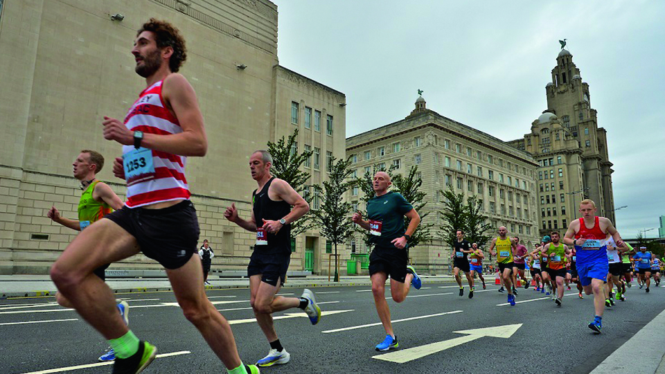 /images/2021/09/liverpool-skyline-runners.jpg