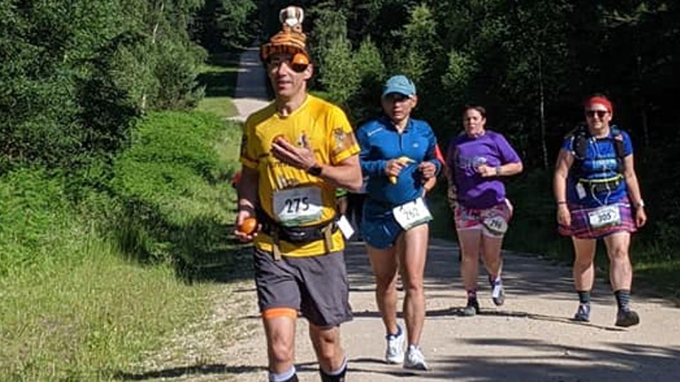 Juggling runner Tim Butler at the Rasselbock Run Summer Edition