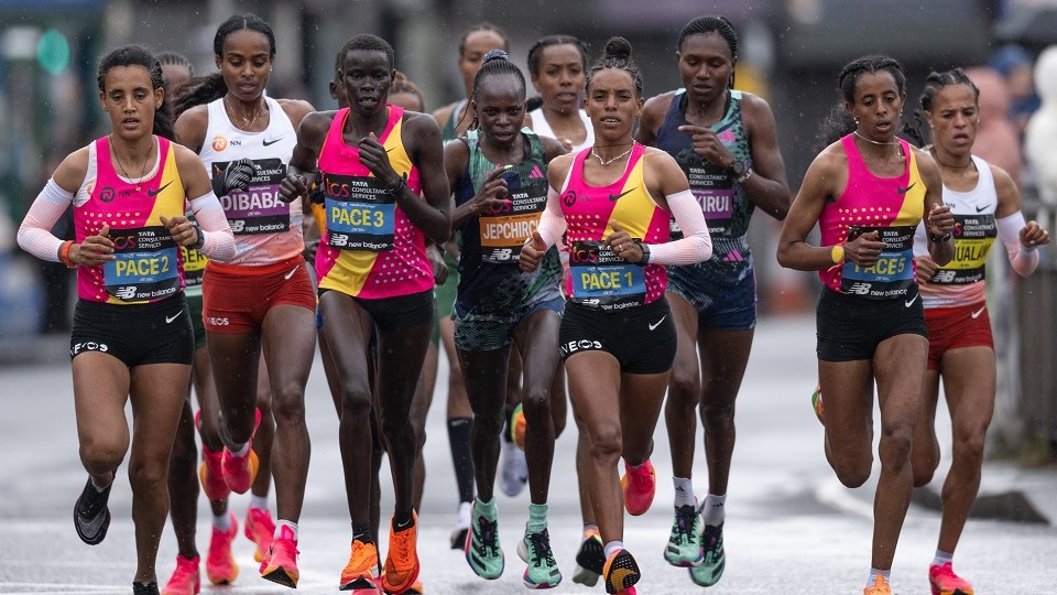 /images/2024/03/london-marathon-2023-elite-women.jpg