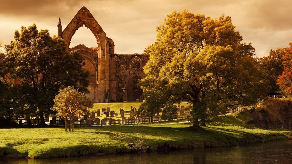 /images/2025/10/bolton-abbey-89222-1280-977245.jpg