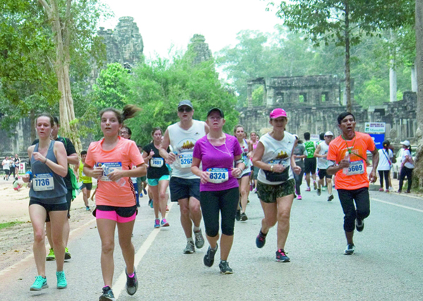 runners at the Anghor Wat Half
