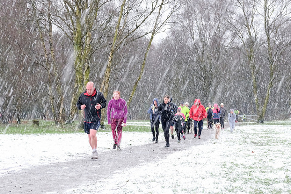 runners in wintry conditions