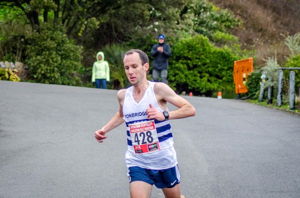 Ben Cole (Tonbridge) leads Eastbourne Half Marathon 2019